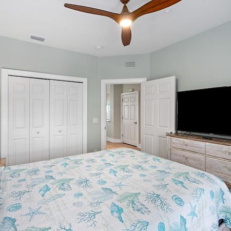 On Flagler Avenue! Dog Friendly With Balcony And Parking Walk To The Beach! New Smyrna Beach Bagian luar foto