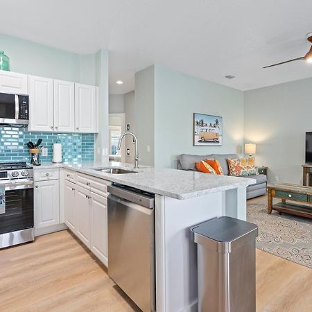 On Flagler Avenue! Dog Friendly With Balcony And Parking Walk To The Beach! New Smyrna Beach Bagian luar foto