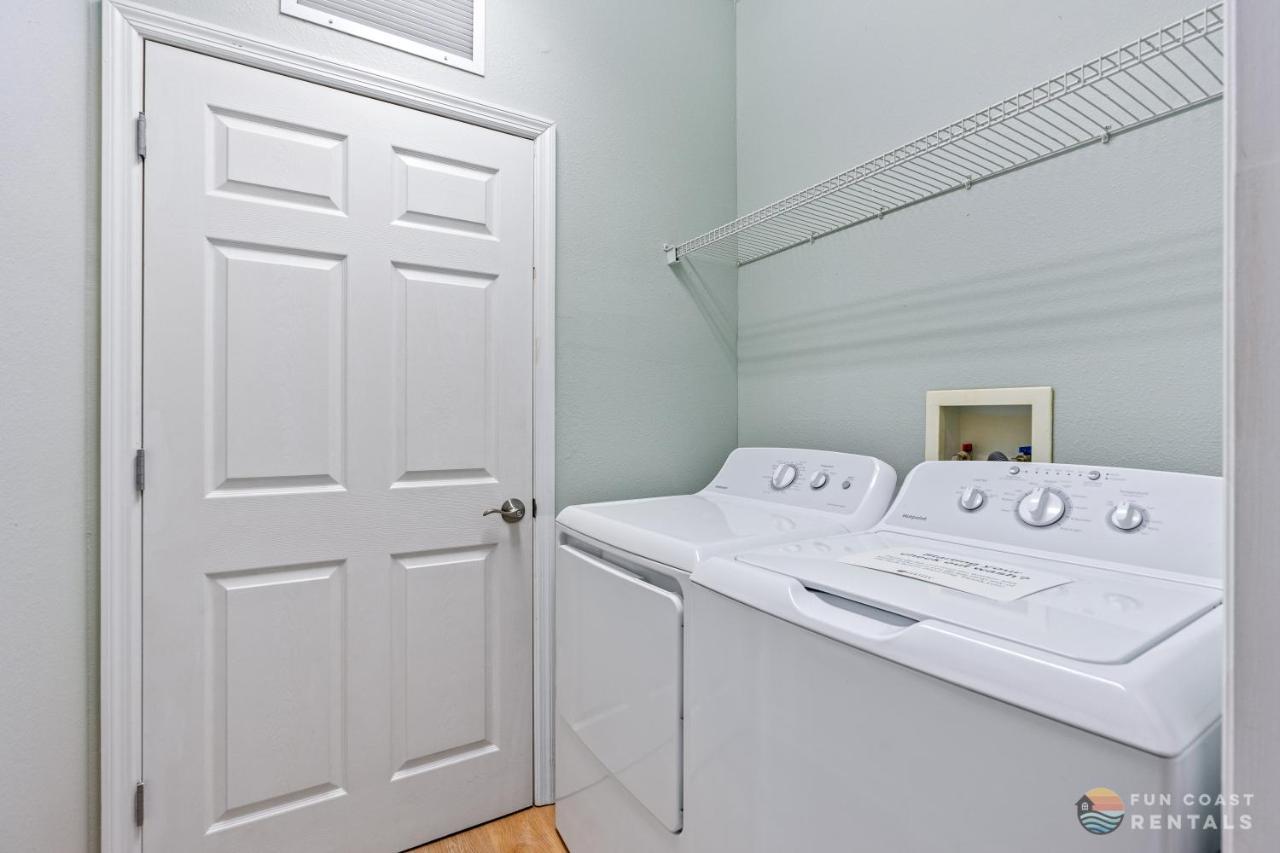 On Flagler Avenue! Dog Friendly With Balcony And Parking Walk To The Beach! New Smyrna Beach Bagian luar foto