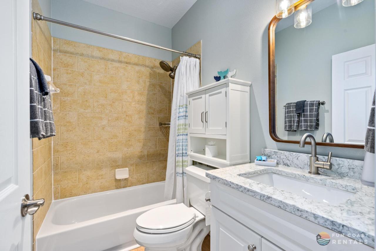 On Flagler Avenue! Dog Friendly With Balcony And Parking Walk To The Beach! New Smyrna Beach Bagian luar foto