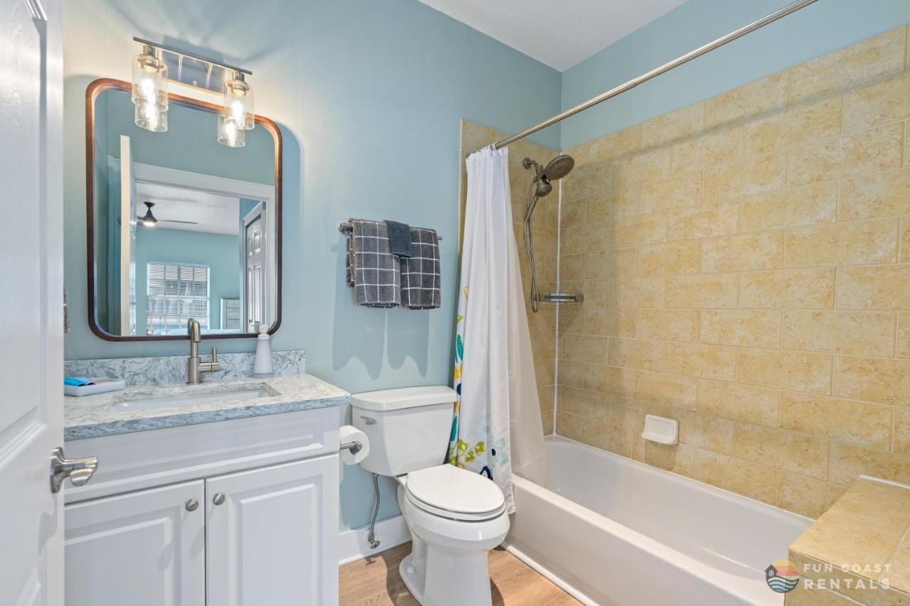 On Flagler Avenue! Dog Friendly With Balcony And Parking Walk To The Beach! New Smyrna Beach Bagian luar foto
