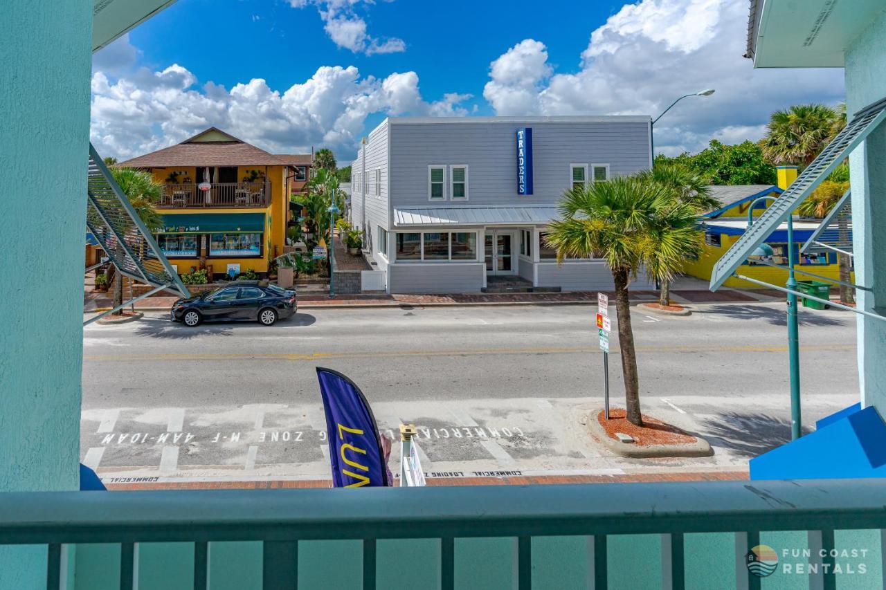 On Flagler Avenue! Dog Friendly With Balcony And Parking Walk To The Beach! New Smyrna Beach Bagian luar foto