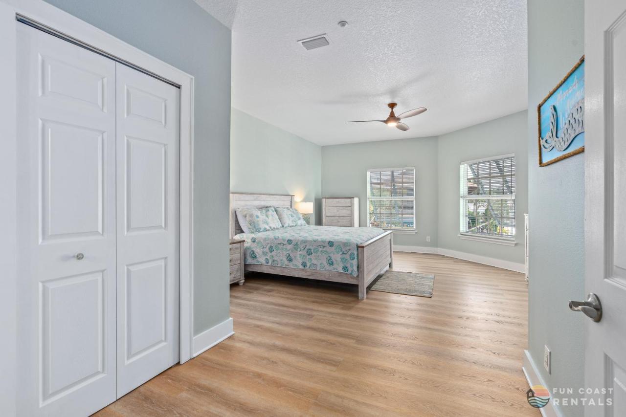 On Flagler Avenue! Dog Friendly With Balcony And Parking Walk To The Beach! New Smyrna Beach Bagian luar foto