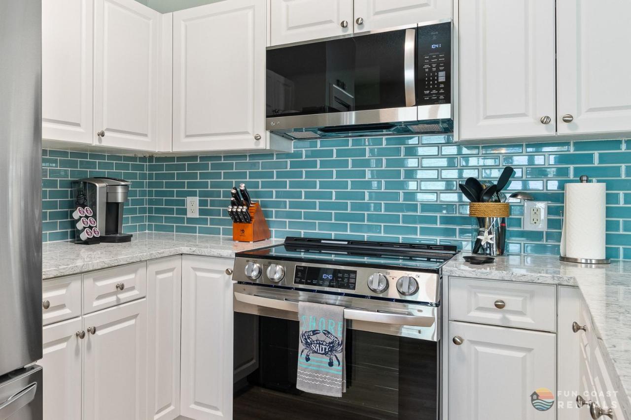 On Flagler Avenue! Dog Friendly With Balcony And Parking Walk To The Beach! New Smyrna Beach Bagian luar foto