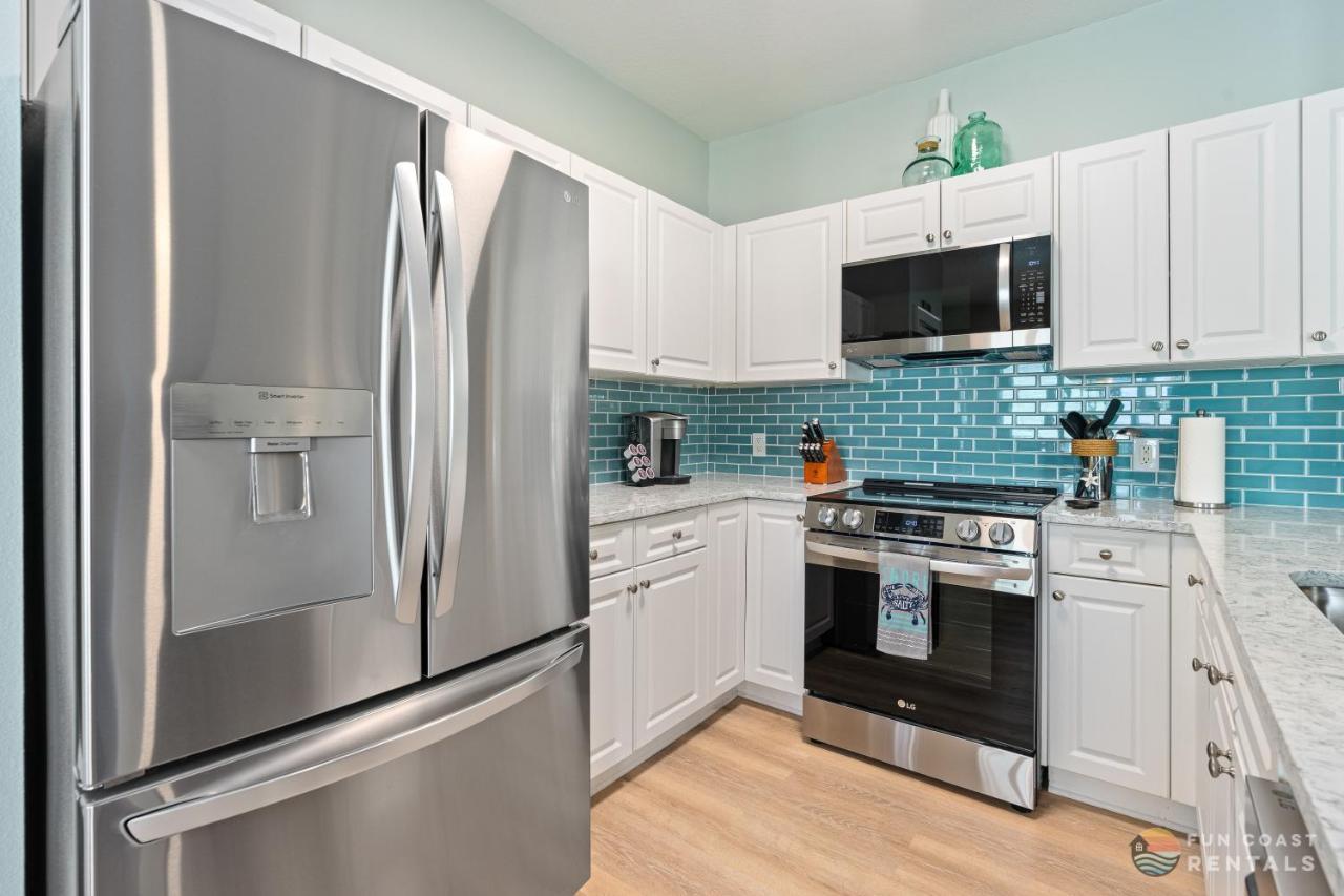 On Flagler Avenue! Dog Friendly With Balcony And Parking Walk To The Beach! New Smyrna Beach Bagian luar foto