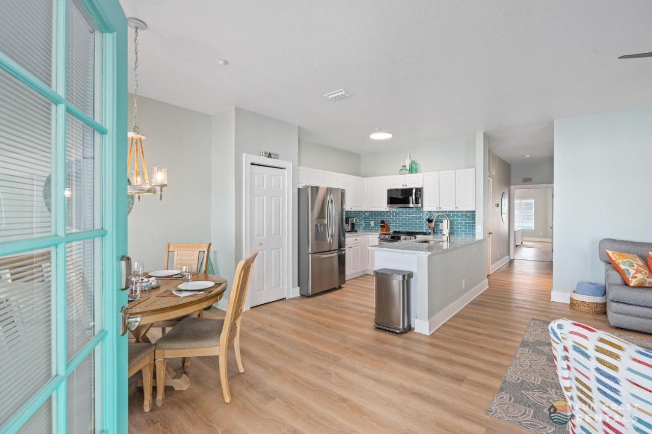 On Flagler Avenue! Dog Friendly With Balcony And Parking Walk To The Beach! New Smyrna Beach Bagian luar foto