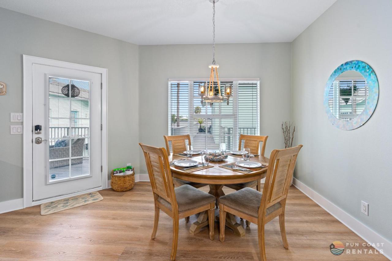 On Flagler Avenue! Dog Friendly With Balcony And Parking Walk To The Beach! New Smyrna Beach Bagian luar foto