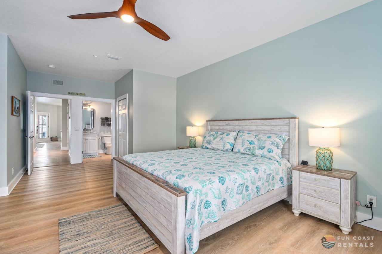 On Flagler Avenue! Dog Friendly With Balcony And Parking Walk To The Beach! New Smyrna Beach Bagian luar foto